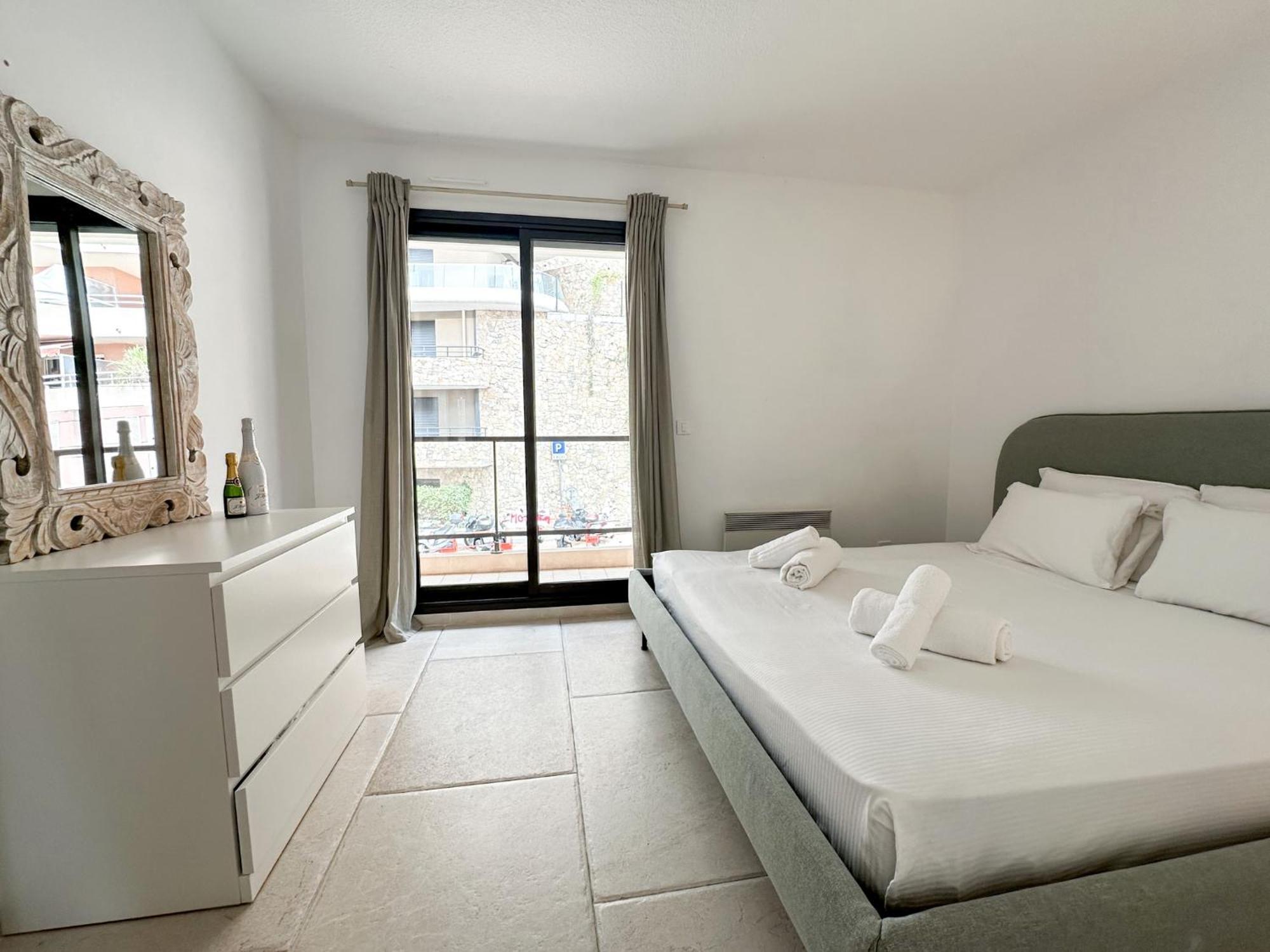 Luxurious 3 Rooms, Pool, Bnbrickeys Босолей Экстерьер фото